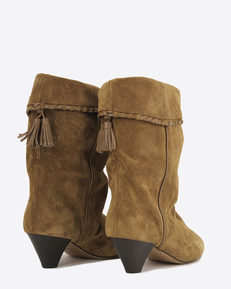 Boots Dalby Isabel Marant en cuir suédé drapé cognac. Dos détail des pompons.