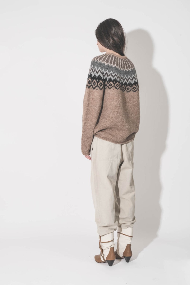 Boots Darner Buckle Isabel Marant en toile écru et en cuir chataigne, portées de dos.