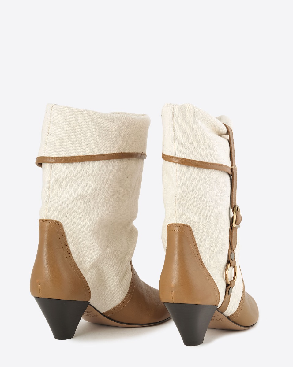Boots Darner Buckle Isabel Marant en toile écru et en cuir chataigne. Vue de dos.