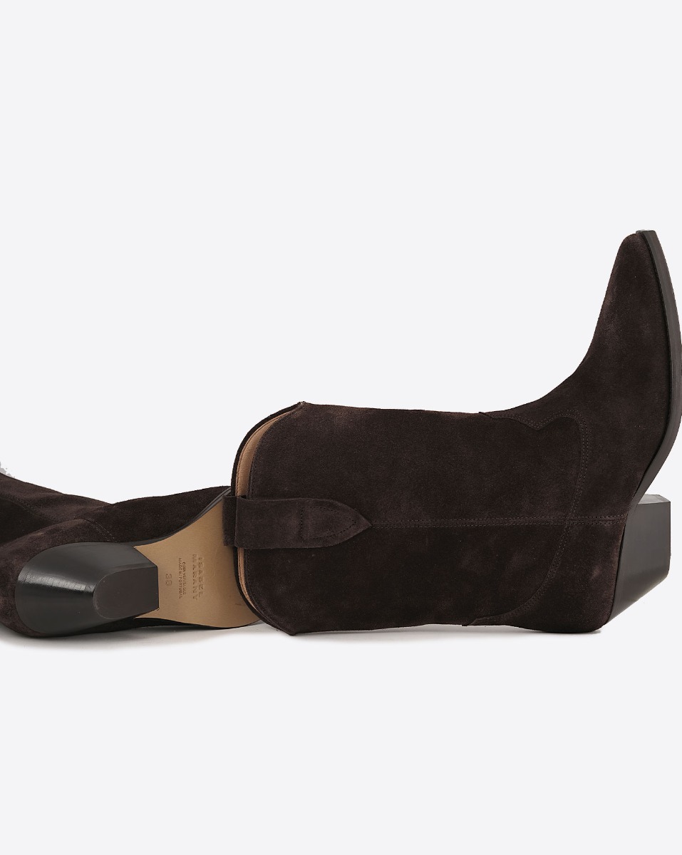 Bottes basses santiag Duerto en cuir suédé chocolat Isabel Marant. Détail dessous de la semelle en cuir. 