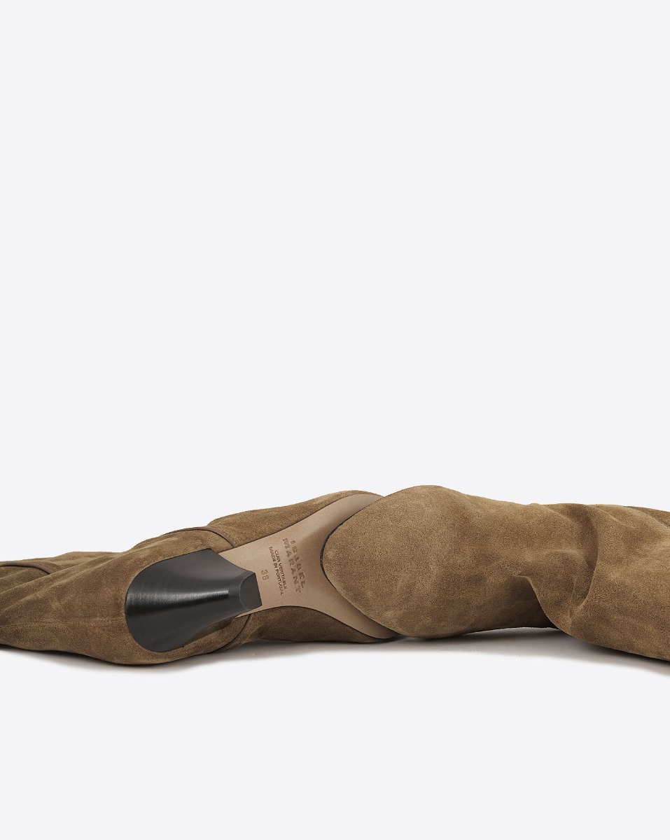 Bottes Elita Isabel Marant en cuir suédé drapé cognac. Dessous de la semelle en cuir.