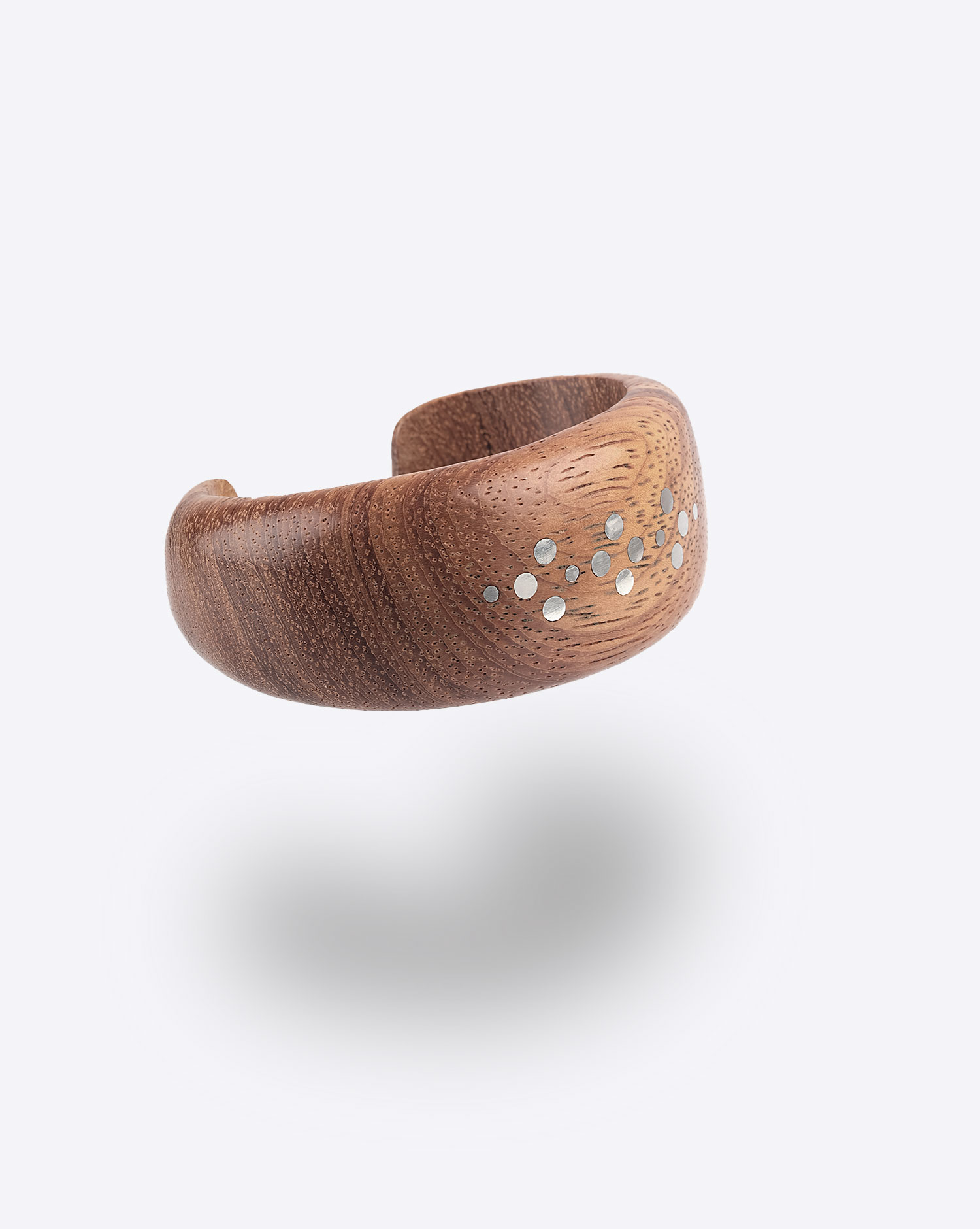 Produit Bracelet manchette Wonder Isabel Marant en bois. 