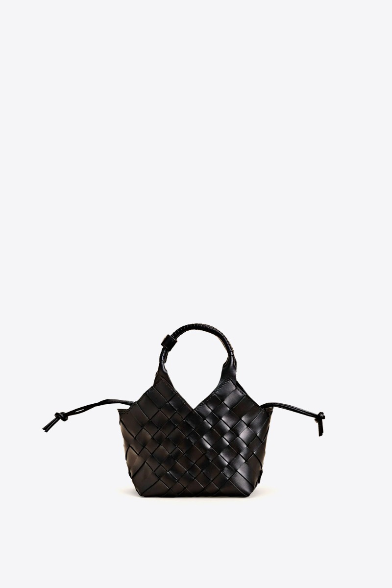Sac Misu mini Cala Jade en cuir tress&eacute; noir. Vue de face.