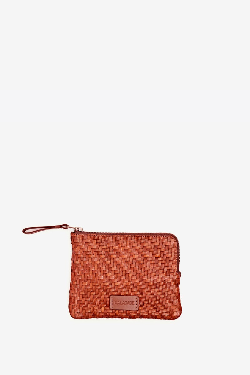 Pochette Batu XS Cala Jade en cuir tress&eacute; Nutmeg cognac vu de face.