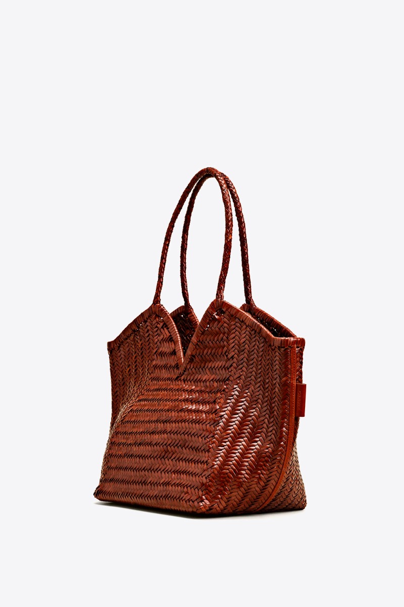 Sac cabas Humi Cala Jade en cuir tress&eacute; Nutmeg (noisette). Vue de profil.