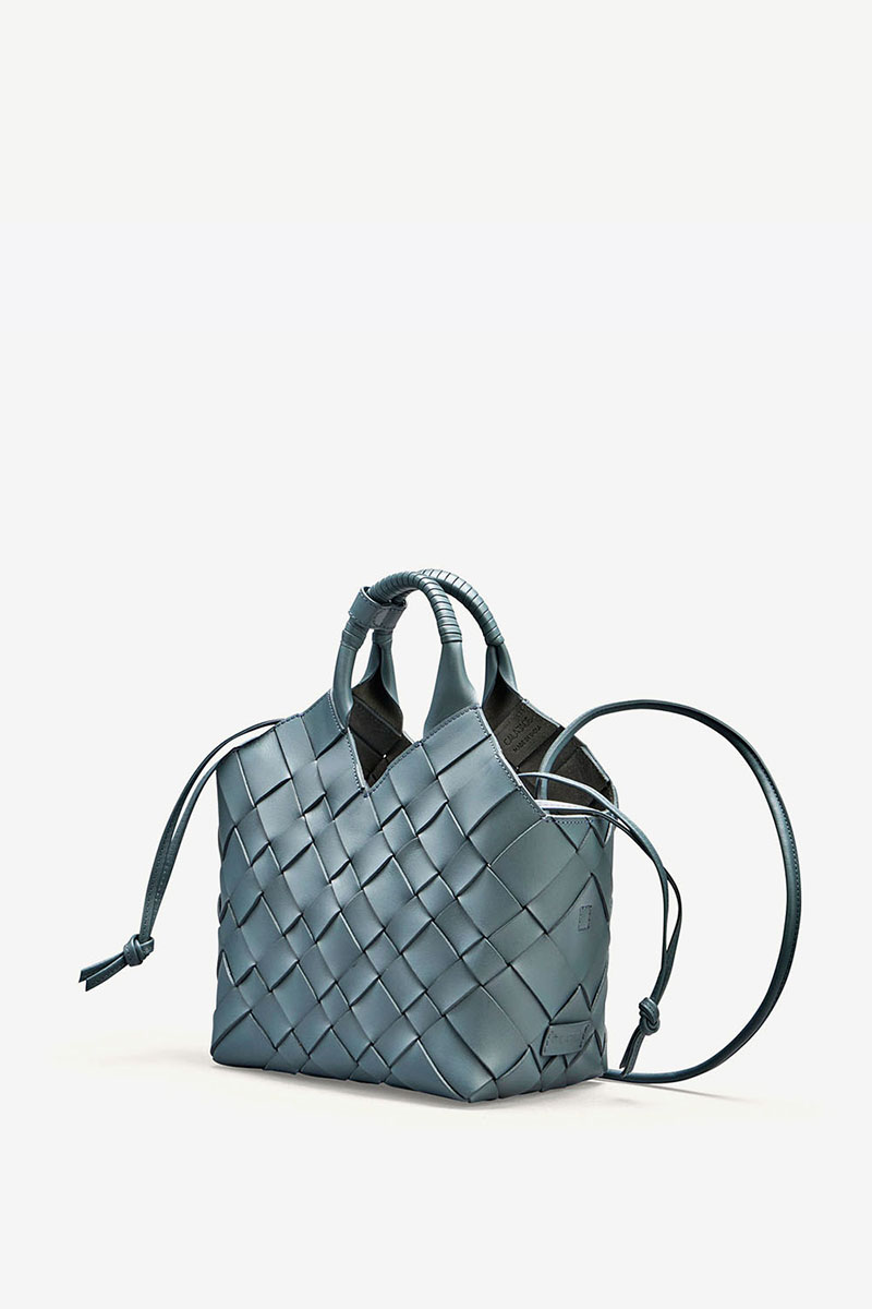 Sac Misu Cala Jade en cuir tress&eacute; Storm Blue vu de profil.