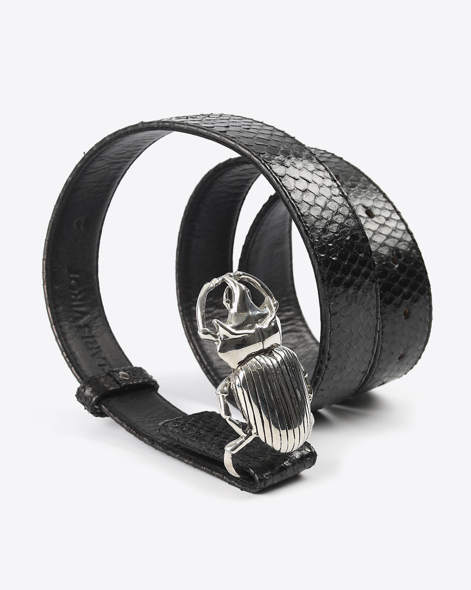 Ceinture Beetle Claris Virot en python noire.
