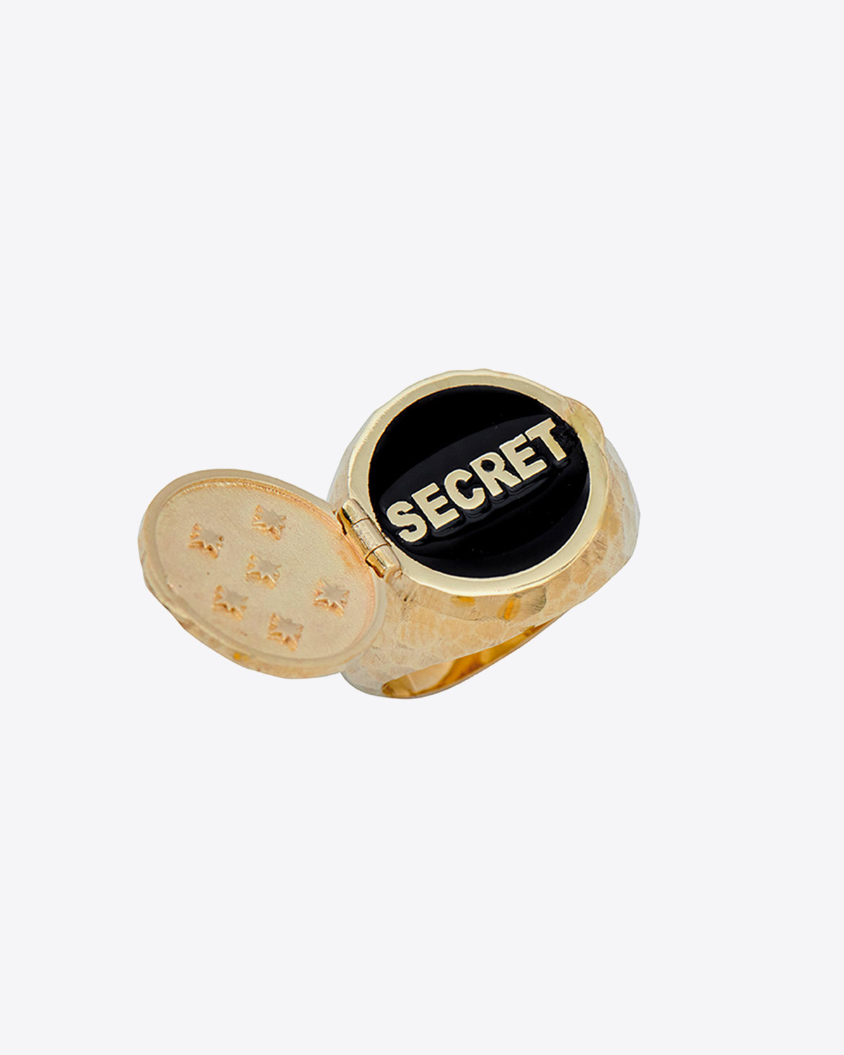 Chevalière en or jaune 9 carats étoile pavées de saphirs blancs qui s'ouvre Constellation Feidt Paris. Détail de l'intérieur fond noir secret.