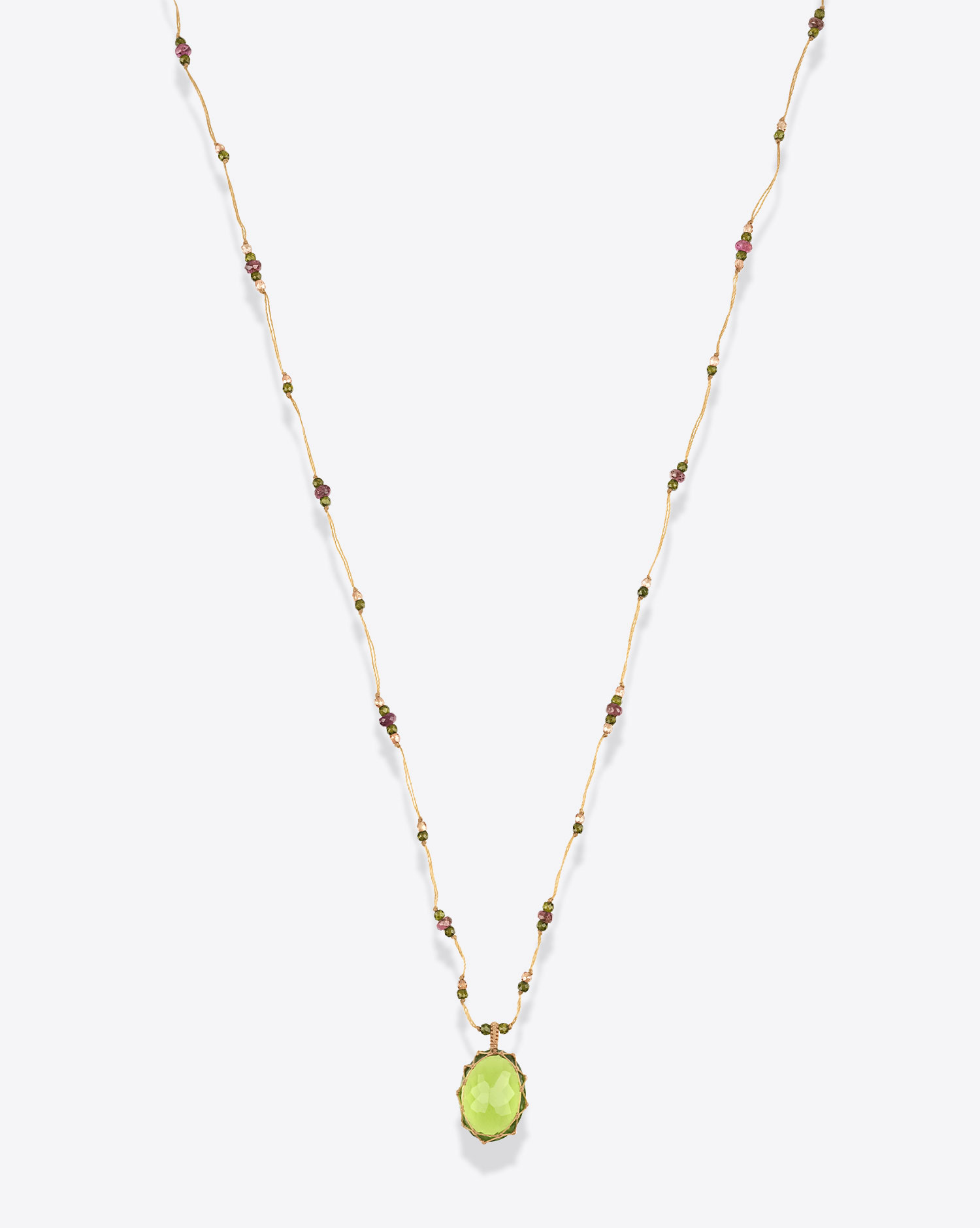 Produit Collier Long Tibétain V Sharing avec pierre Indian Glass Peridot sur cordon beige. 