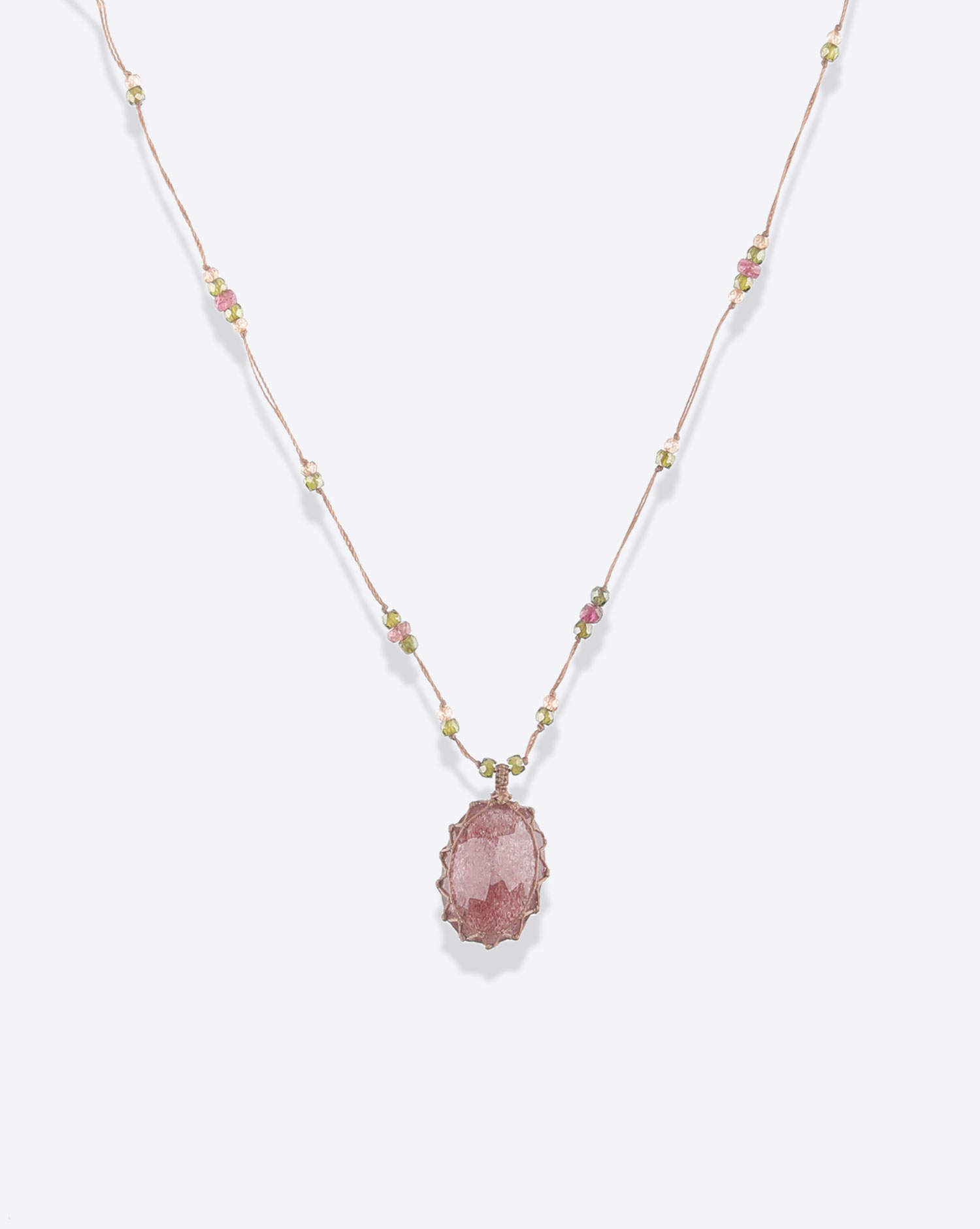 Collier court Tibétain Strawberry Pink Sharing bijoux. Pièce unique.