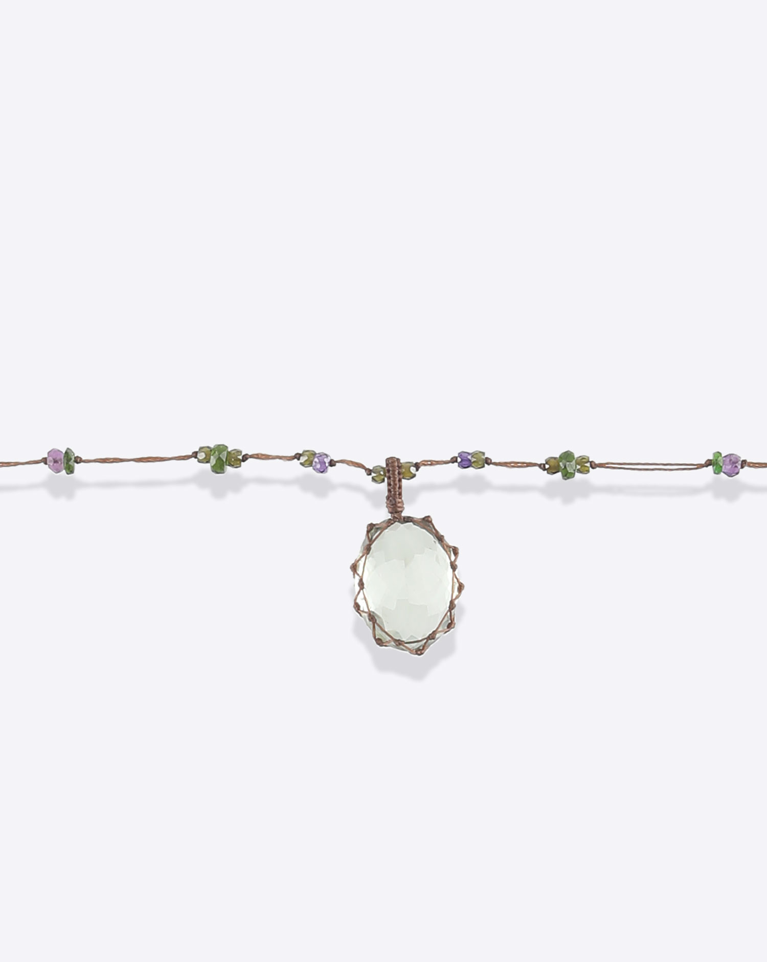 Collier Long Tibétain Amethyste Green Sharing bijoux. Détail pierre.