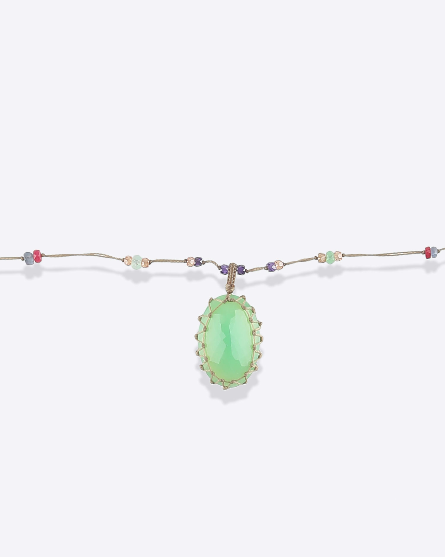 Collier long Tibétain Chrysoprase Sharing bijoux. Détail pierre.