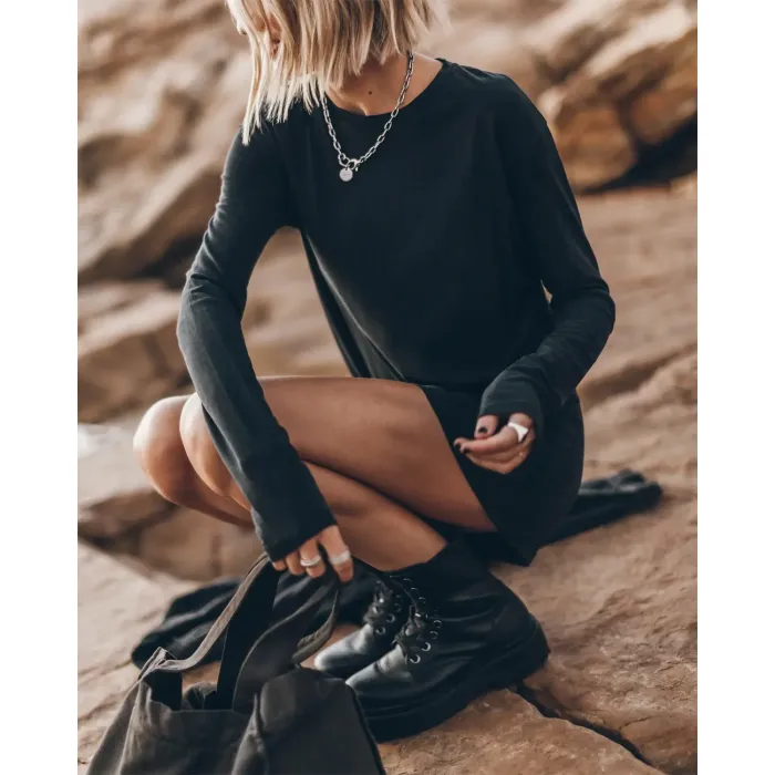 Robe courte manches longues Mikuta noire. 