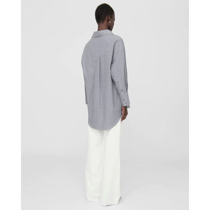 Chemise en coton rayée grise et blanche Mika Anine Bing. Porté dos.