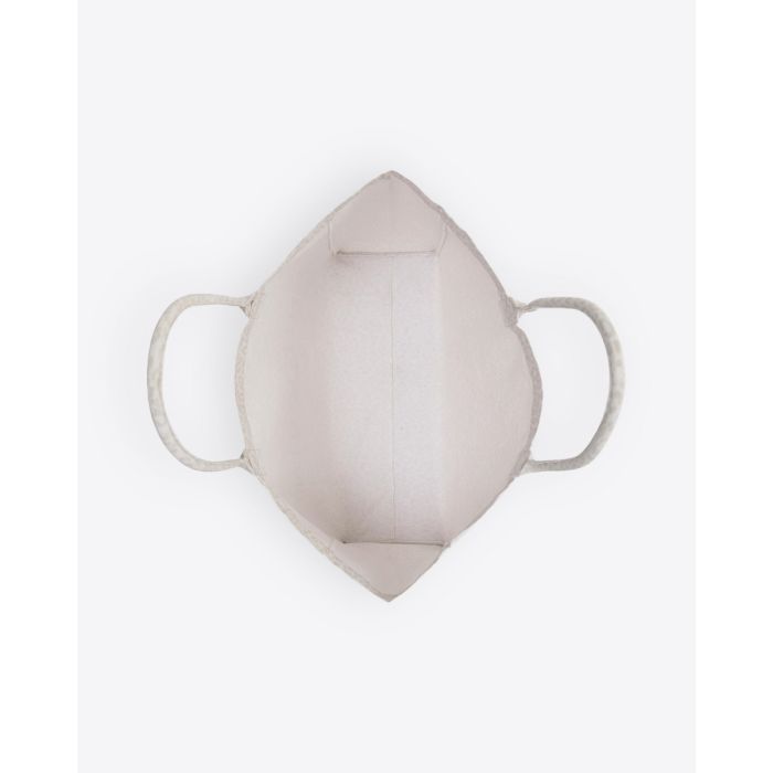 Cabas Leo Anine Bing en toile de coton imprimé léopard crème, logo « ANINE BING » devant. Détail de l'intérieur du sac.