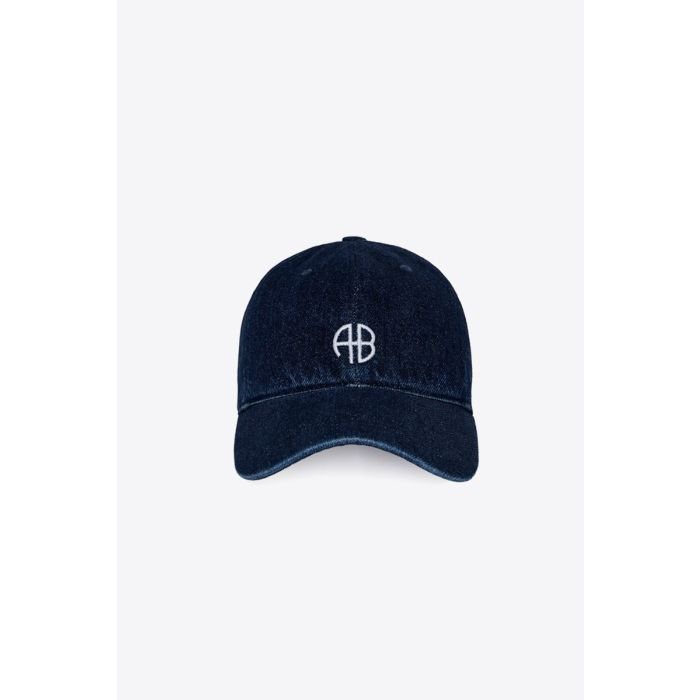 Casquette Jeremy Baseball Anine Bing en denim bleu foncé logo brodé blanc « AB » vue de face.