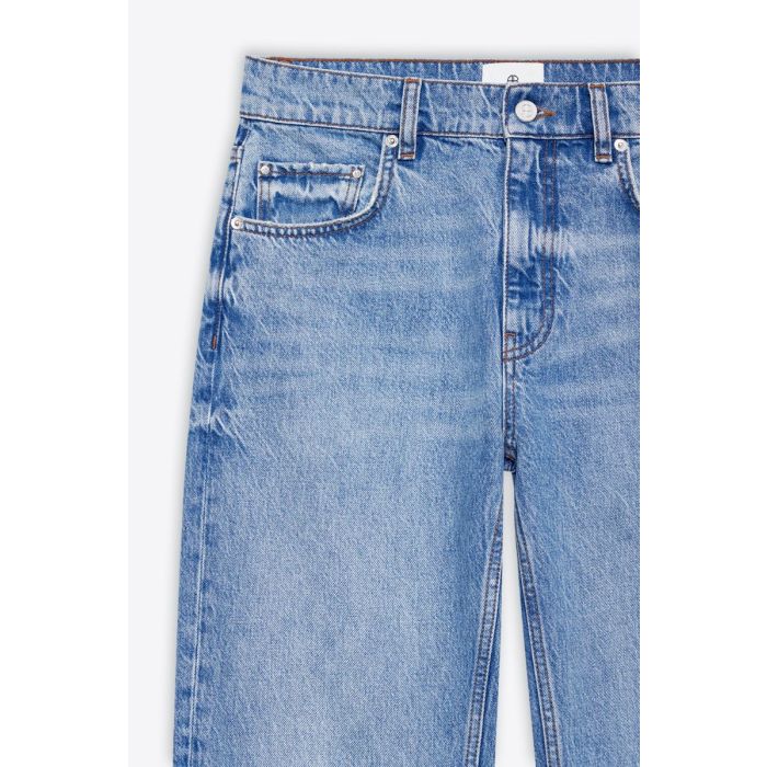 Jean Kate Anine Bing en denim bleu clair « Arbor blue ». Détail du délavage légèrement usé.