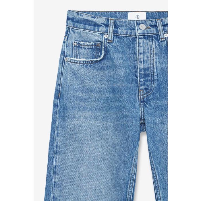 Jean taille haute ajusté Kate Anine Bing en denim bleu clair délavage Tidal. Détail du délavage et de l'effet usé volontairement.