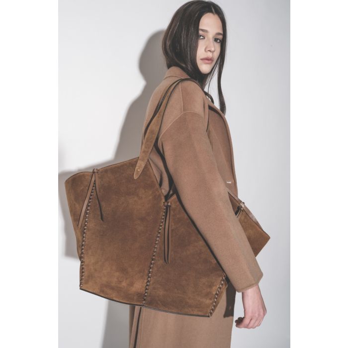 Manteau Dylan Anine Bing en laine et cachemire, coloris camel. Détail de la matière.