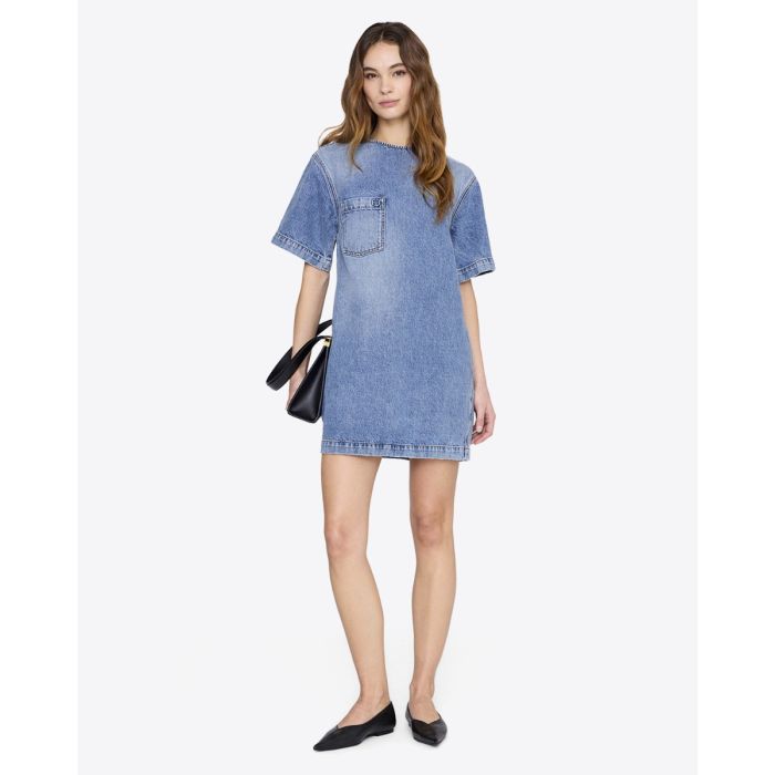 Mini-robe manches courtes Tulah Anine Bing en denim bleu ciel délavage Tidal, portée de face.