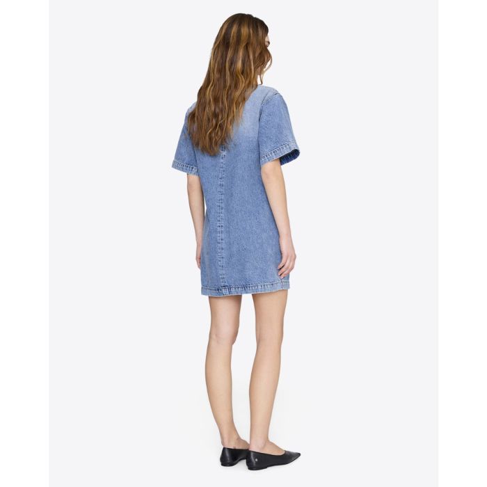 Mini-robe manches courtes Tulah Anine Bing en denim bleu ciel délavage Tidal, portée de dos.