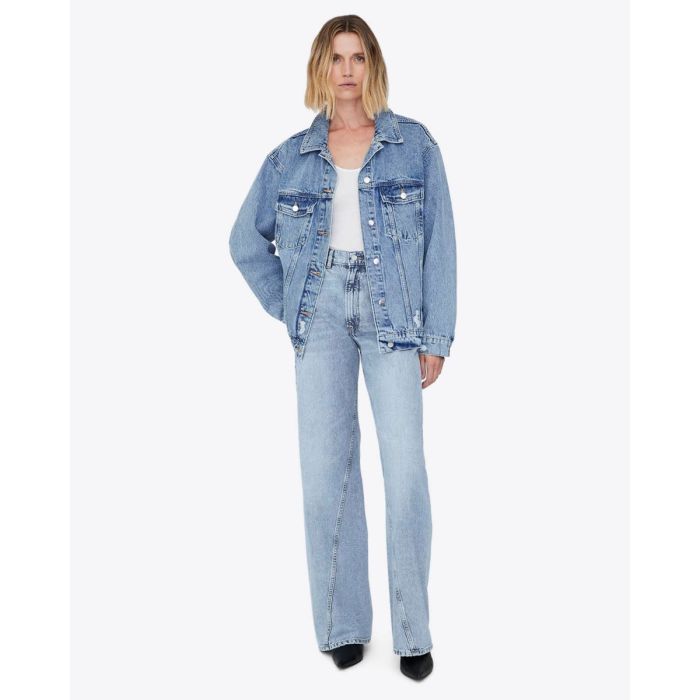 Veste Rory Anine Bing en denim bleu clair « Vintage Blue », portée ouverte de face.