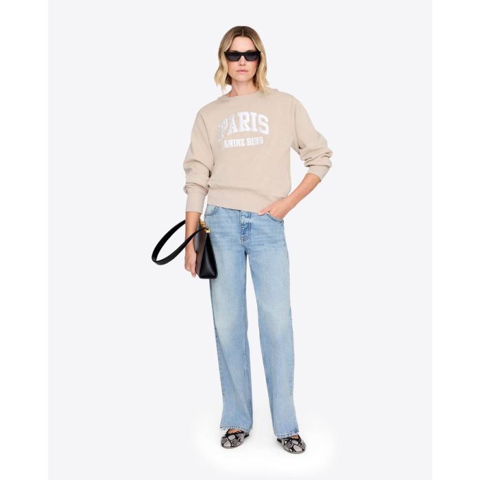 Sweatshirt Harry Shrunken Anine Bing en coton beige logo Paris, porté de face.