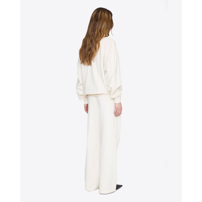 Pantalon de jogging large Kacey Anine Bing en coton crème, porté de dos.