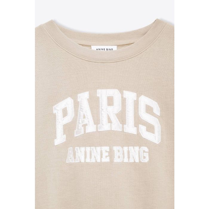 Sweatshirt Harry Shrunken Anine Bing en coton beige logo " Paris Anine Bing " en satin ivoire. Détail du logo.