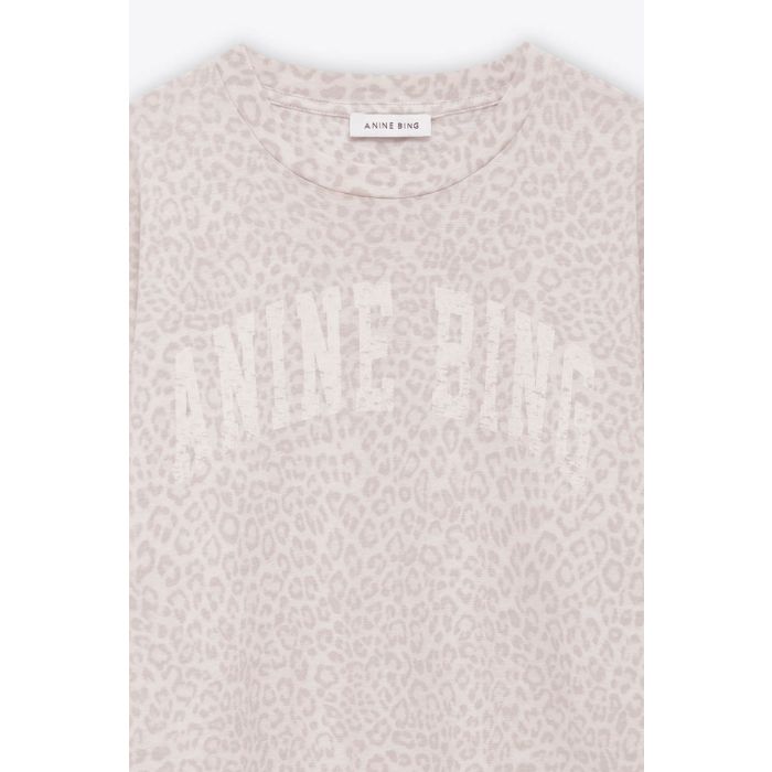 T-shirt Cade Anine Bing en coton léopard crème logo blanc « ANINE BING » devant. Détail de l'encolure ronde.