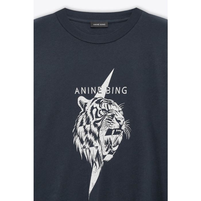 T-shirt Wagner Tiger Anine Bing en coton noir sérigraphie tigre blanc devant logo « ANINE BING ». Détail de l'encolure ronde dégagée.