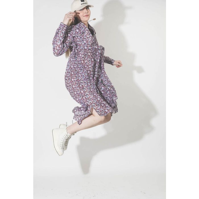 Casquette en toile écru Logo Marant noir Tyrony Isabel Marant Etoile. Porté avec une robe chemise.