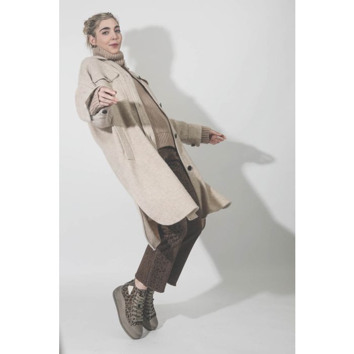 Manteau Fontia écru Isabel Marant Etoile. Porté avec un jean léopard.