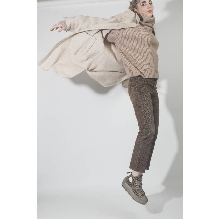 Manteau Fontia écru Isabel Marant Etoile. Porté avec un pull en mohair.