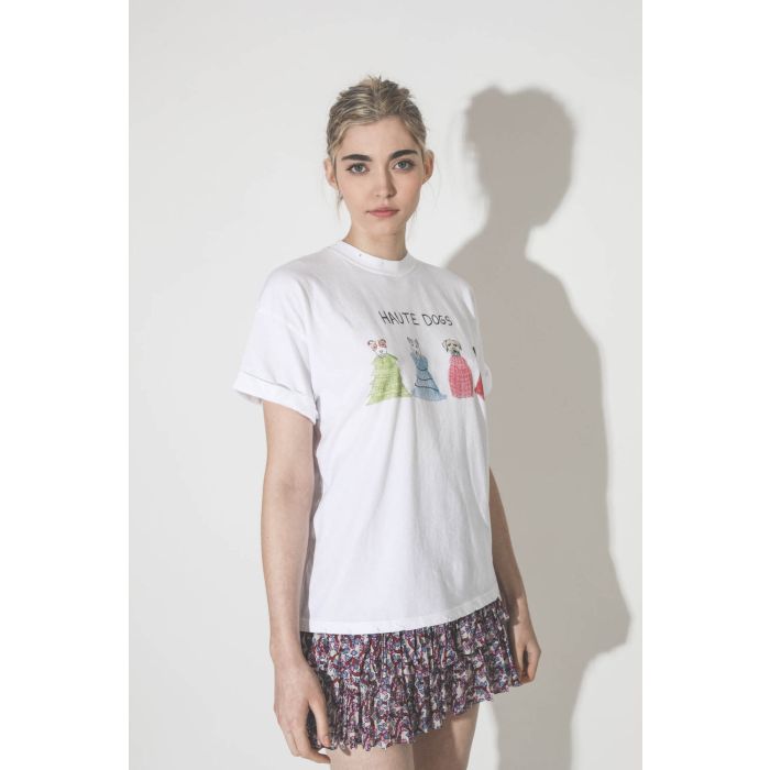 Tee-shirt en coton blanc message humoristique Haute Dogs Unifortunate Portrait. Gros plan.