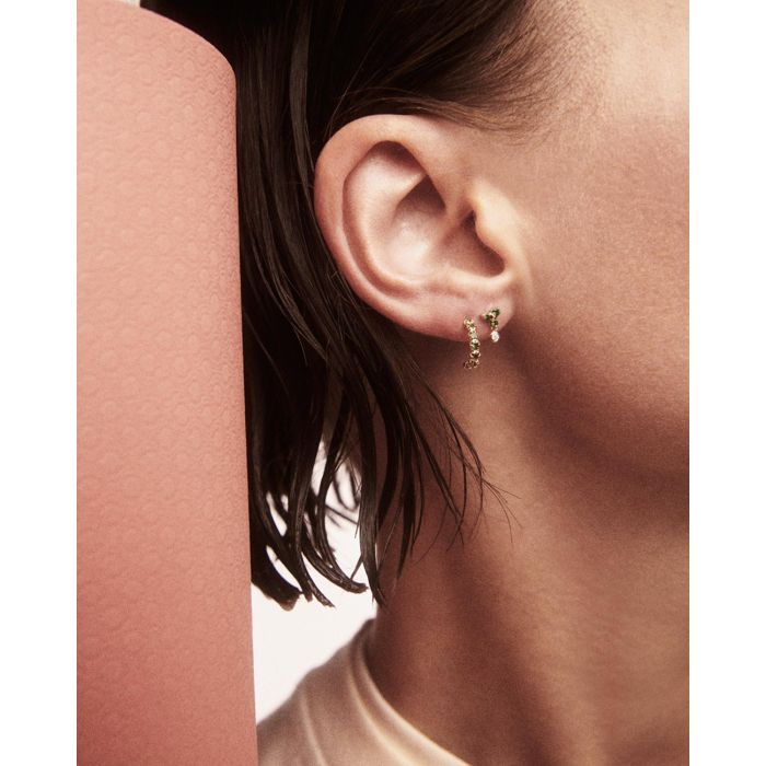 Boucle d'oreille Ava Pascale Monvoisin. Porté. 