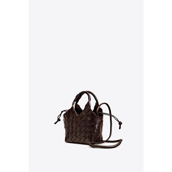 Sac Misu mini Cala Jade en cuir tressé noir. Vue de profil.