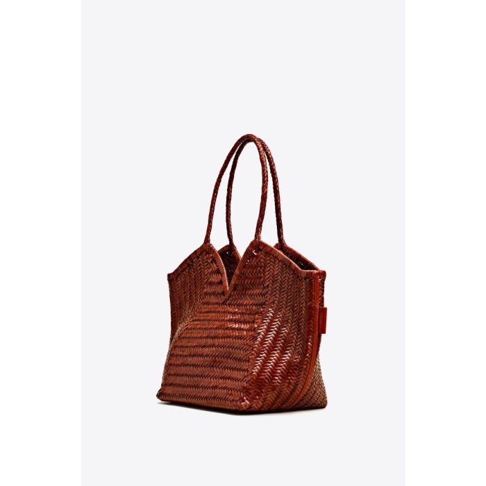 Sac cabas Humi Cala Jade en cuir tressé Nutmeg (noisette). Vue de profil.