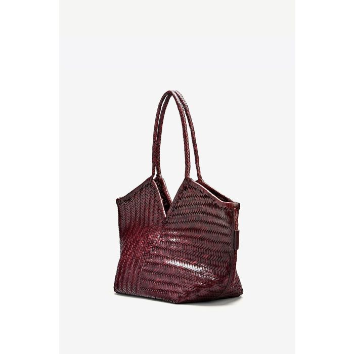 Sac panier Humi Cala Jade en cuir tressé Fudge, vu de profil.
