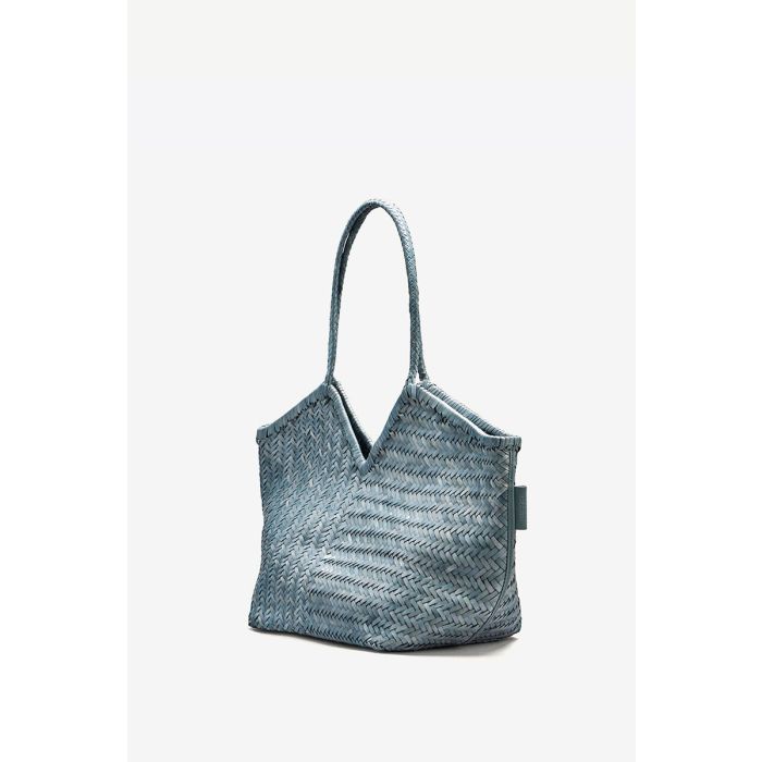 Sac panier Humi Cala Jade en cuir tressé Storm Blue, vu de profil.
