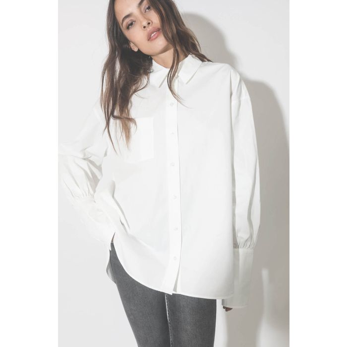 Chemise blanche en popeline de coton Maxine Anine Bing. Détail du col et de la poche.