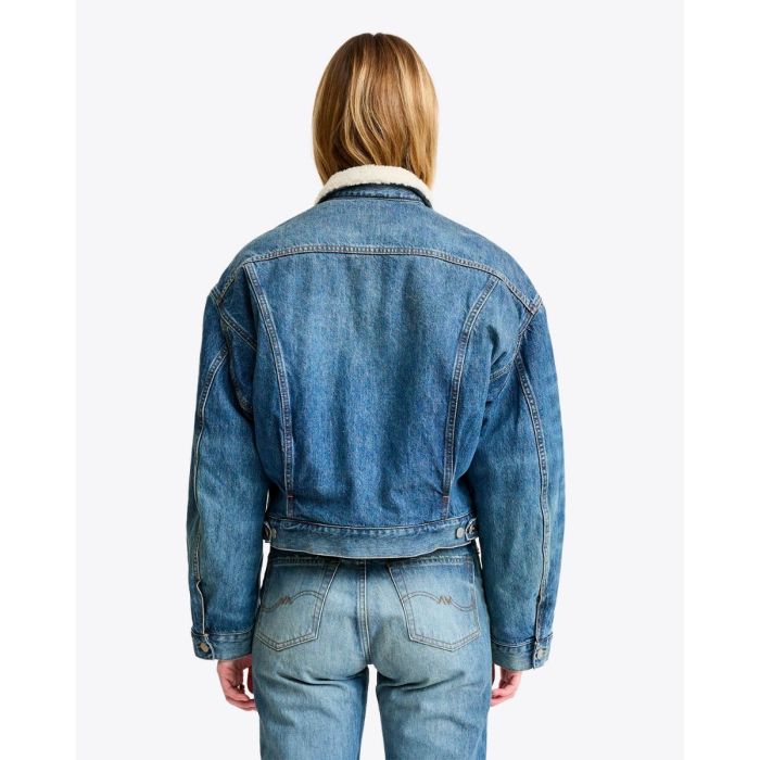 Blouson en jean fourré Iris Trucker Denimist. Porté de dos.