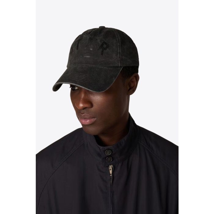 Casquette de baseball Star Golden Goose en toile de coton gris anthracite logo « STAR » devant, portée de profil.