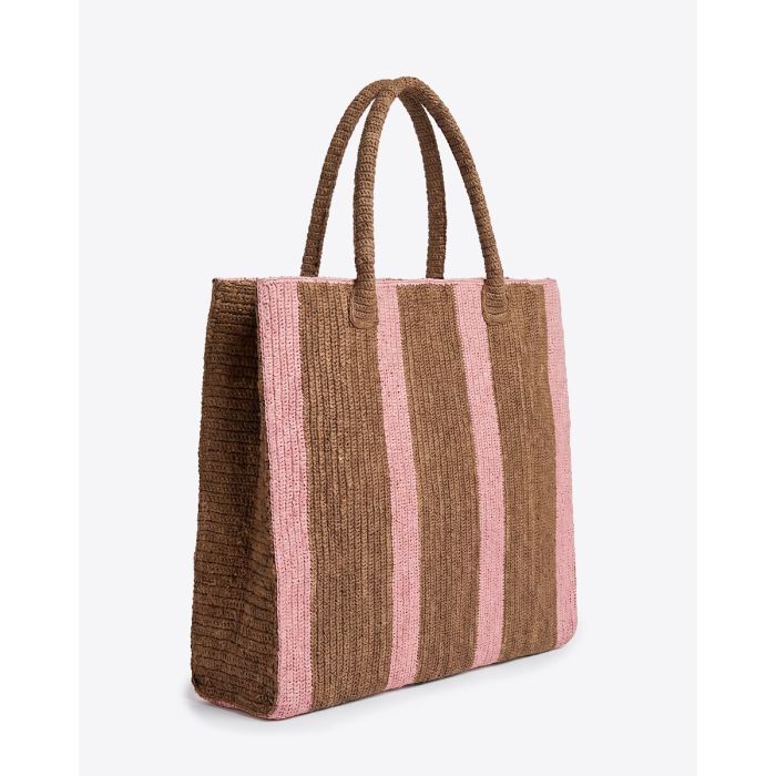Grand cabas Raffia Weekender Sugar Rose Gabriele Frantzen en raphia rayé marron et rose, vu de profil.