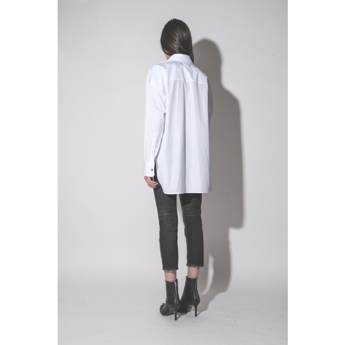 Chemise oversize Bib Golden Goose en popeline de coton blanc, portée de dos.