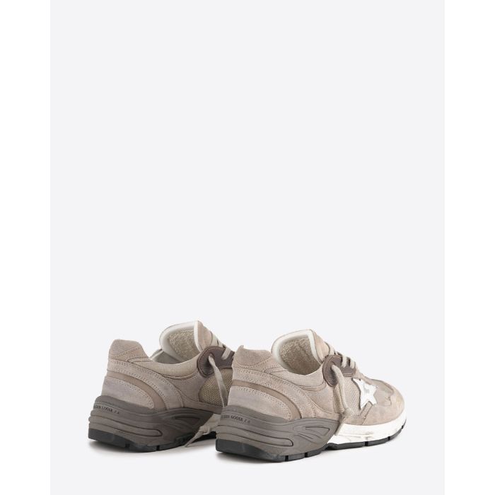 Sneakers Running Dad Golden Goose femme en cuir et résille beige, étoile en cuir lisse argent. Vue de dos.