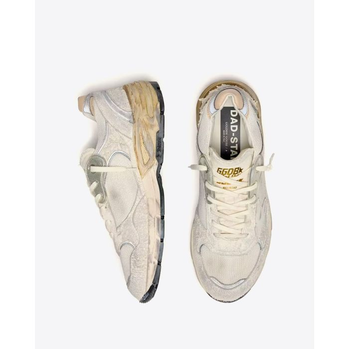 Sneakers Running Dad écru étoile argent Golden Goose pour homme. Vue de face et de profil.