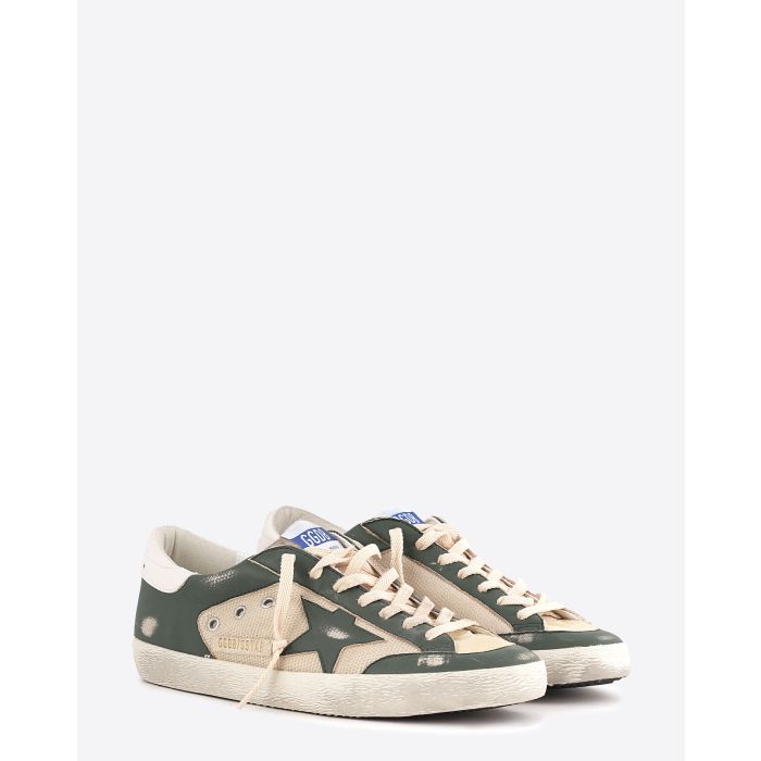 Golden Goose homme sneakers Super-Star LTD en résille couleur crème et cuir nappa vert et étoile verte. Face.