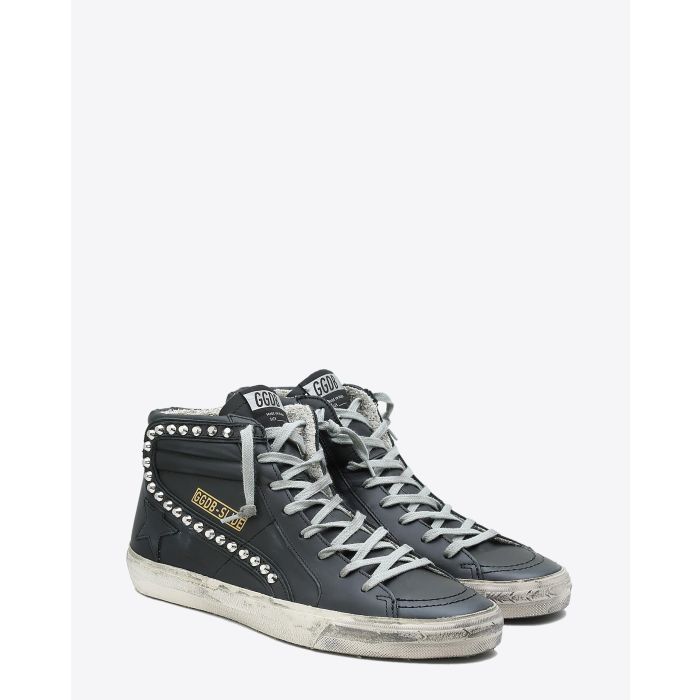 Sneakers Golden Goose homme en cuir noir Slide Black Leather Studs. Face.