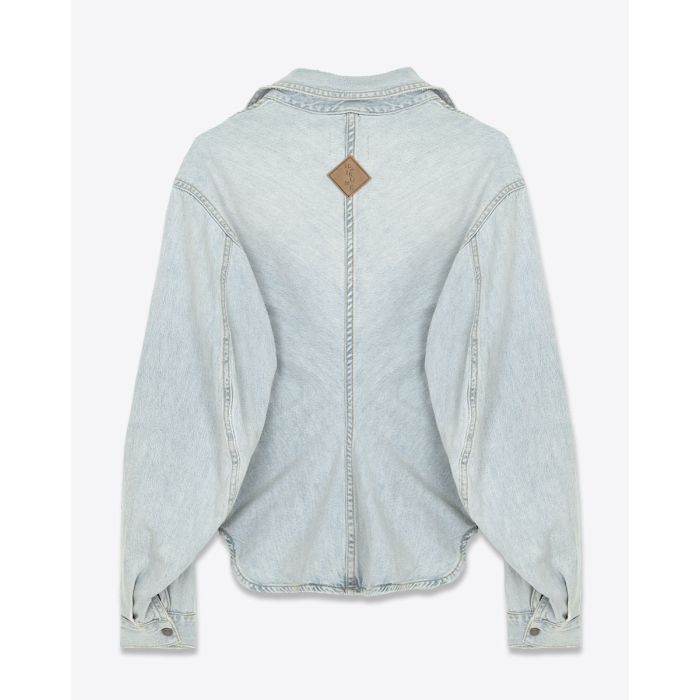 Chemise manches longues cintrée Nany Haikure en denim bleu ciel délavage « Celestial Blue ». Vue de dos.